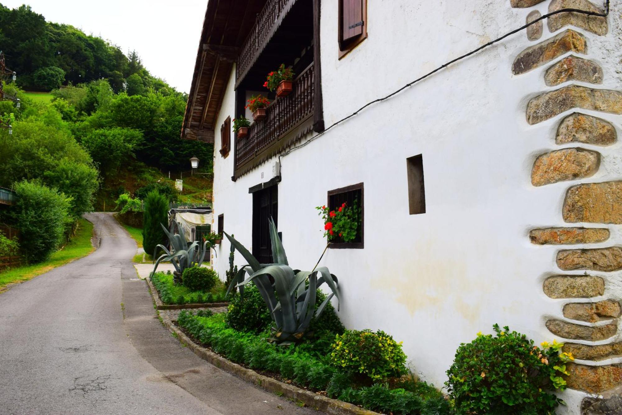 Peritxenea Landa Apartamentuak Lesaka Exterior photo